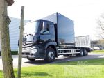 901999 vrachtwagenopbouw open laadbak met compartiment en hydraulisch oprijramp